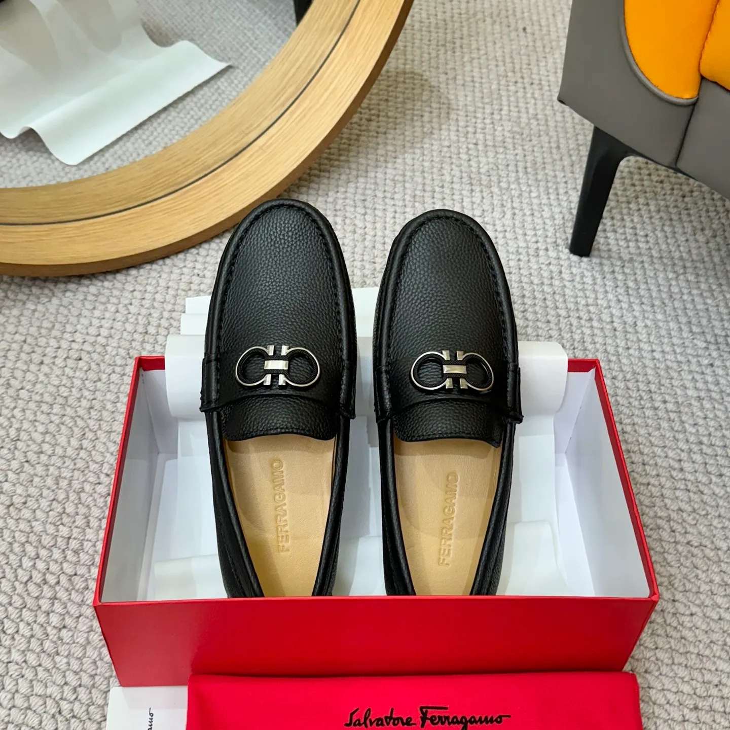 Men's men's shoes 💰420 (Yangli) Ferragamo 〰Ferragamo 2⃣️0⃣️2⃣️5️⃣ New series 👊🏻 Upper 🇮🇹 Italian imported calfskin, original outsole molding. Water-dyed sheepskin lining. The identity of every successful man is set off, and the upper and lower shoes are elegant and stable🚶🏻🚶🏻The high-end custom counter original replica is an eternal classic🔍️Number of codes: 38-46 with counter packaging